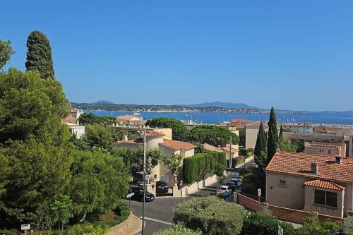 Petit Paradis à Bandol t4 piscine clim Parking Fibre Coffre-fort