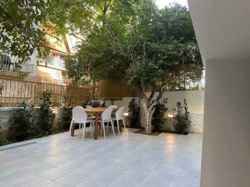Cozy 1 Bd Basement Apt in Pagrati with Backyard - image 3