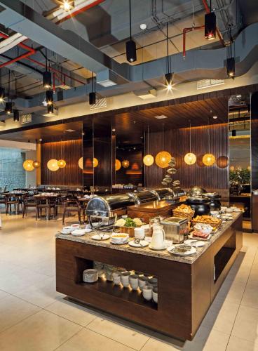 Ristorante, Midtown Hotel near Balai Pemuda