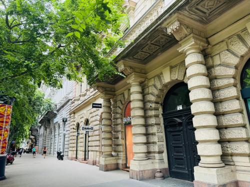 Andrassy Apartment with Free Parking