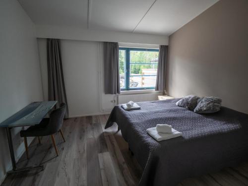 1 queen bed, 1 sofa bed