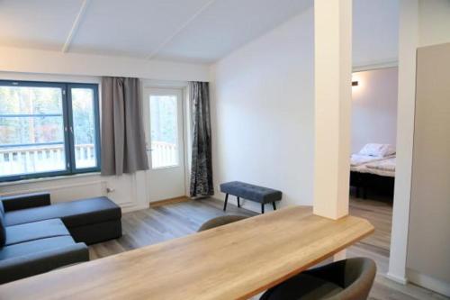 1 queen bed, 1 sofa bed