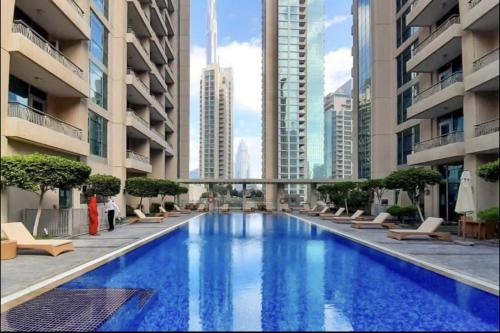 Boulevard 2 BR- Burj Khalifa-Dubai Mall- pool-Gym, Dubaj (zdjęcie 2)
