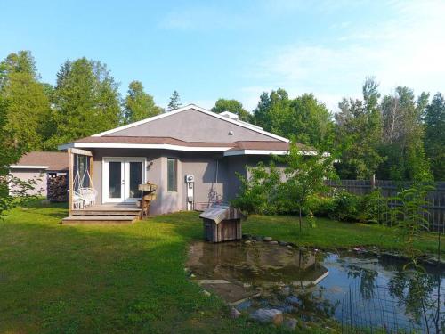 Serene Sol Retreat by the Shores of Lake Huron in Cheboygan, USA