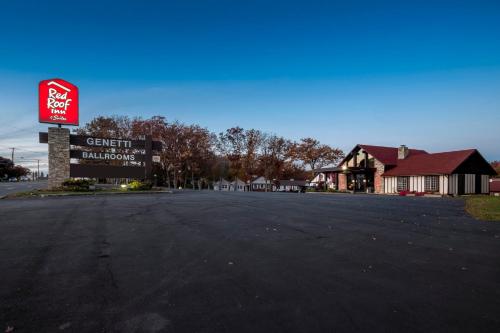 Red Roof Inn & Suites Hazleton - image 14