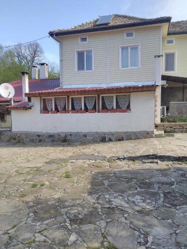 . Кацарила