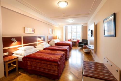 EA Hotel Julis - image 8