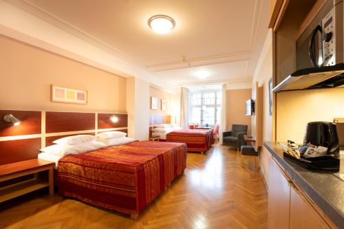 EA Hotel Julis - image 2