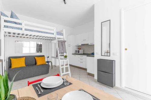 LE16 - Duomo-Loreto - Central - Modern Room Type - One-Bedroom Apartment