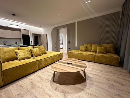 Deluxe Family Room image 8