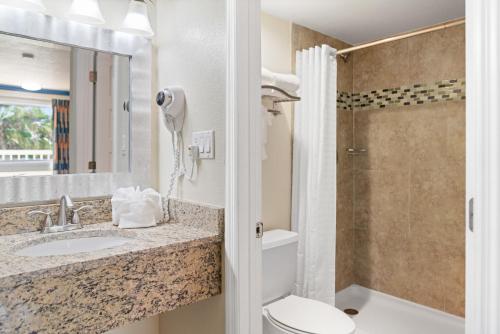 Orlando International Drive North Hotel Room Type - King Room with Pool View