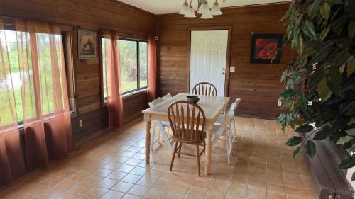 2 Bedroom, 15 Bath Old Florida Home On The Lake in Oviedo, USA