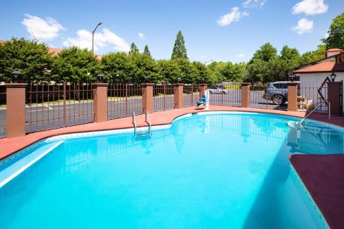 Econo Lodge Helen - image 6