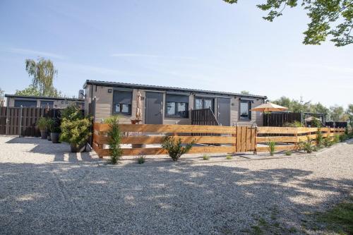 2 bedrooms, 3 beds