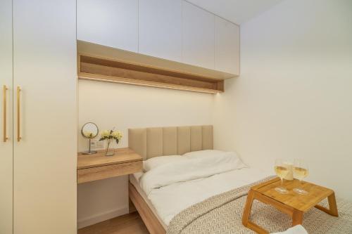 Charming Apartment with Balcony - Kraków by Rentujemy