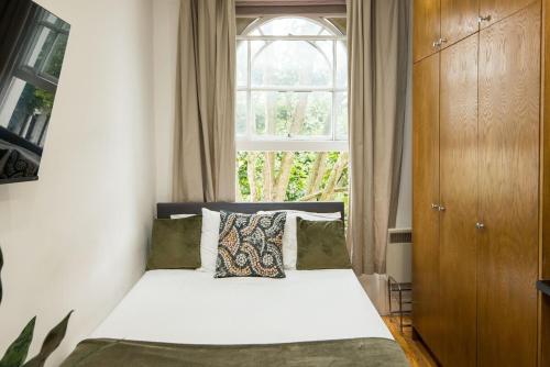 Charming Fully Equipped Studio - image 7