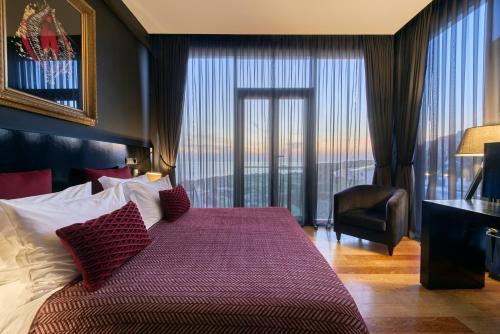 587834772 Farol Hotel