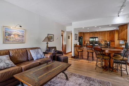 Mountainwood 201 by Great Western Lodging in Breckenridge, USA