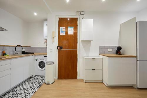 17 Nice apartment next to El Molino, Barcelona (fotografie 8)
