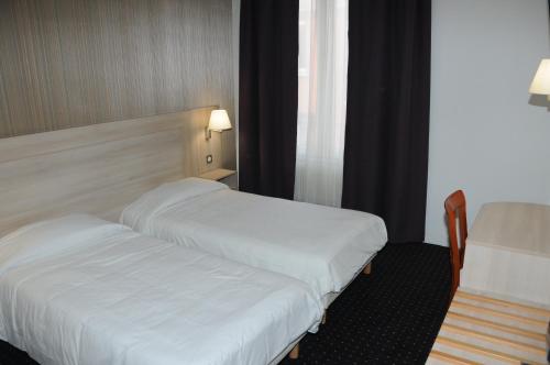 Guestroom, Hotel Patio Brancion in Malakoff