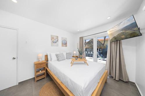 The White House Fenced Pool Escape By Lucha