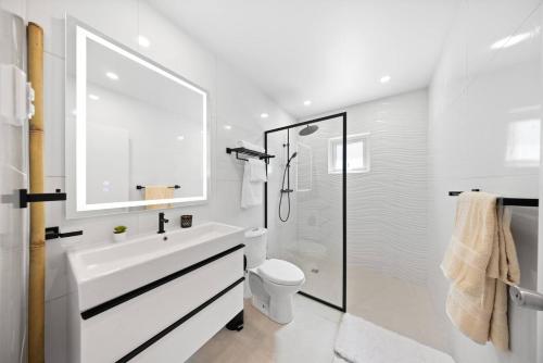 The White House Fenced Pool Escape By Lucha