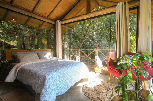 Suíte de Vidro com Cachoeira no Quintal (Suite de Vidro com Cachoeira no Quintal) in São Pedro De Alcântara
