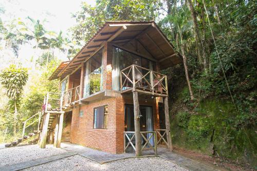 Suíte de Vidro com Cachoeira no Quintal (Suite de Vidro com Cachoeira no Quintal) in São Pedro De Alcântara