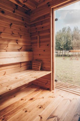 Sauna, JEZIORAKI PREMIUM Komfortowe domki z prywatnym jacuzzi 500m od jeziora in Jedlanka Stara