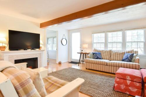 Lovely Home Minutes from Beach in Chatham Lovely Home Minutes from Beach in Chatham