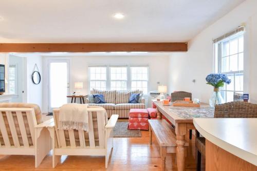 Lovely Home Minutes from Beach in Chatham Lovely Home Minutes from Beach in Chatham