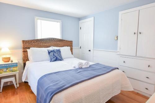 Lovely Home Minutes from Beach in Chatham Lovely Home Minutes from Beach in Chatham