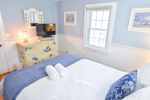 Lovely Home Minutes from Beach in Chatham Lovely Home Minutes from Beach in Chatham