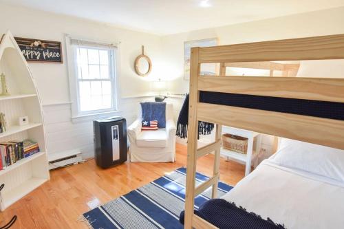 Lovely Home Minutes from Beach in Chatham Lovely Home Minutes from Beach in Chatham