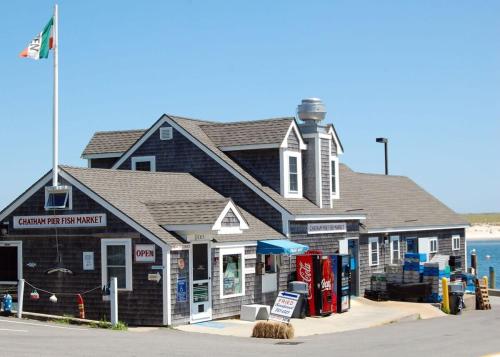 Lovely Home Minutes from Beach in Chatham Lovely Home Minutes from Beach in Chatham