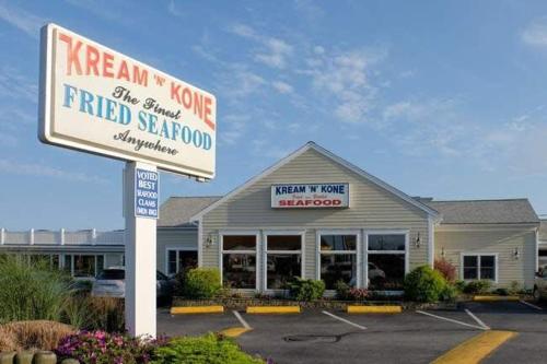 Lovely Home Minutes from Beach in Chatham Lovely Home Minutes from Beach in Chatham