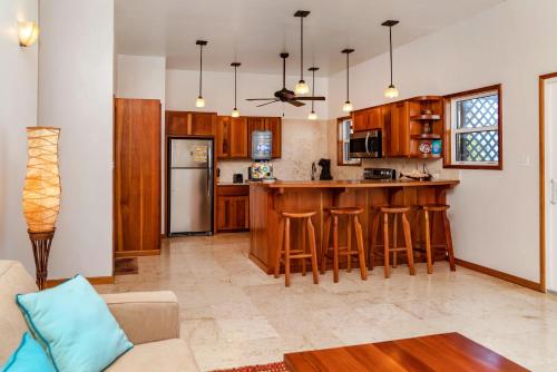Residences at Barrier Reef 10-3A Oceanfront 2 BR by Stay Floreo, San Pedro (fotografie 3)