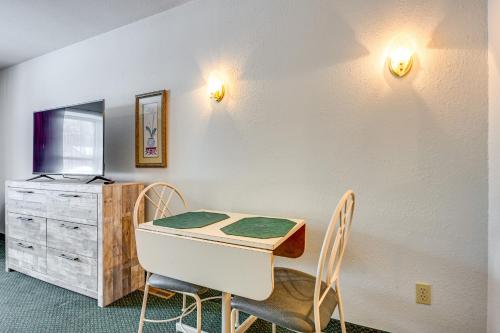 Near Lake Huron Shoreline! Studio with Resort Perks in 巴德阿克斯