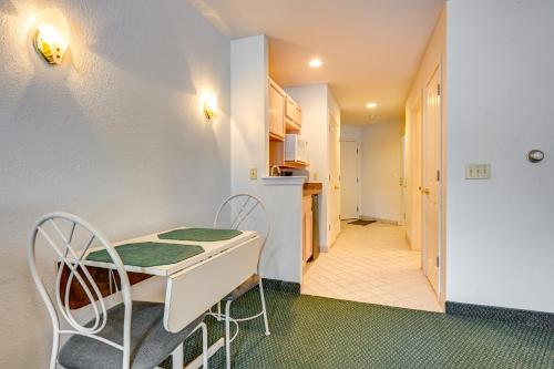 Near Lake Huron Shoreline! Studio with Resort Perks in 巴德阿克斯