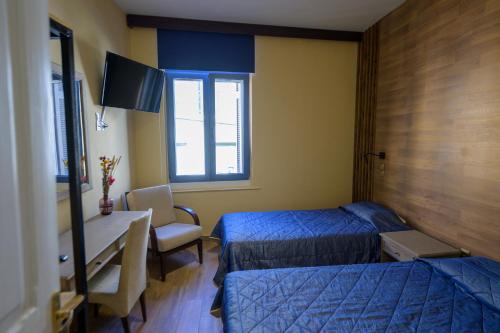 2 twin beds