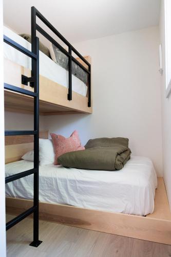 Ilex Forest Retreat Blackthorn Ilex Forest Retreat Blackthorn