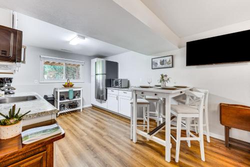 Hillside Place with Mountain Views about 8 Mi to Dtwn! in Colorado Springs, USA