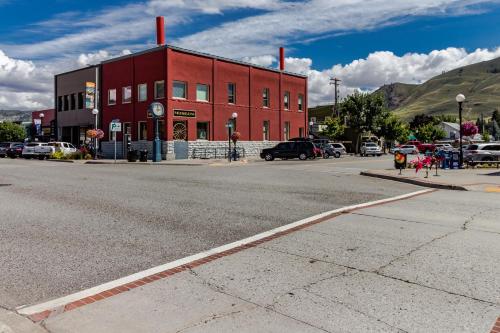 Park Pointe: Splendor on the Sun Deck (C202)