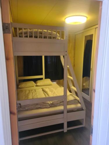 Koselig Sentrumsleilighet i 2 etg in เนสบิเอิน