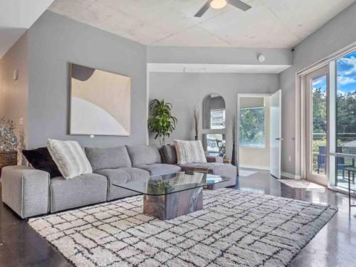 Lovely 2Bdrm 2Bath Thorton Park Condo with secure parking in Orlando, USA