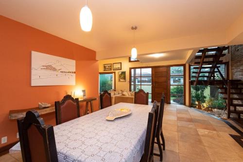 4 Suítes + Piscina e Churrasqueira | 3 Irmãos (4 Suites + Piscina e Churrasqueira | 3 Irmaos) in 福尔摩沙湾海滩