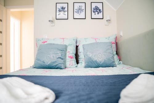 2 bedrooms, 4 beds
