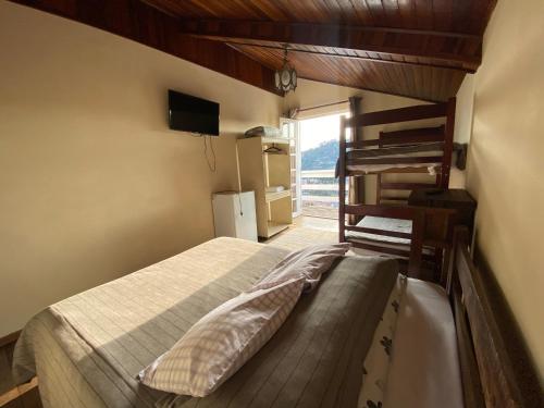 Quadruple Room image 5