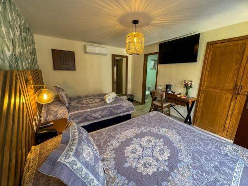 Double Room with Two Double Beds image 4
