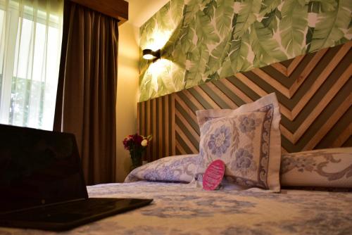 Standard Queen Room image 4